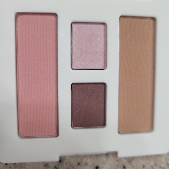 Clinique Blush bronzer and eye shadow duo pallet New - Picture 2 of 4